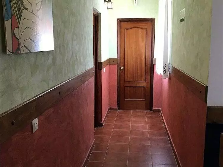 پانسیون Hostal Restaurante El Mero