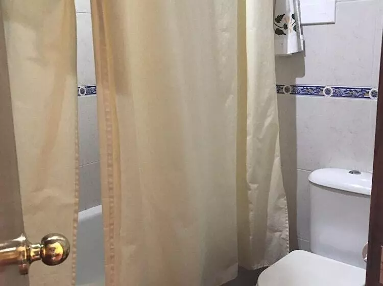 پانسیون Hostal Restaurante El Mero