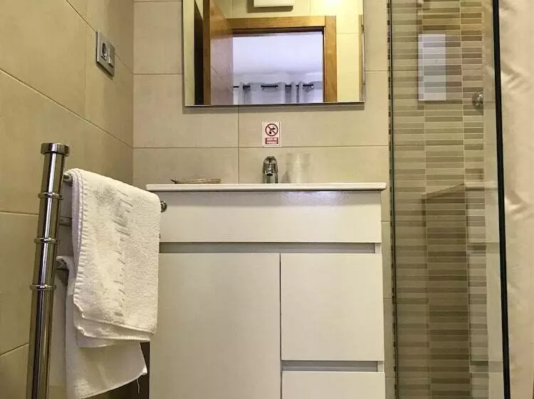 پانسیون Hostal Restaurante El Mero
