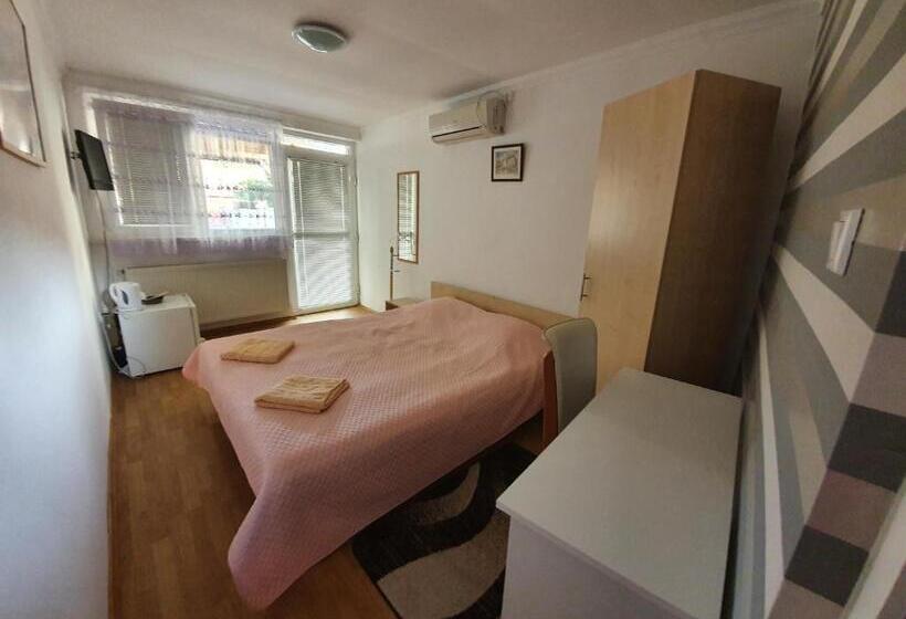 ペンション Party Vendégház