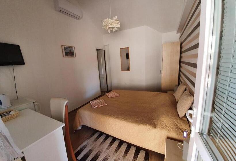 ペンション Party Vendégház