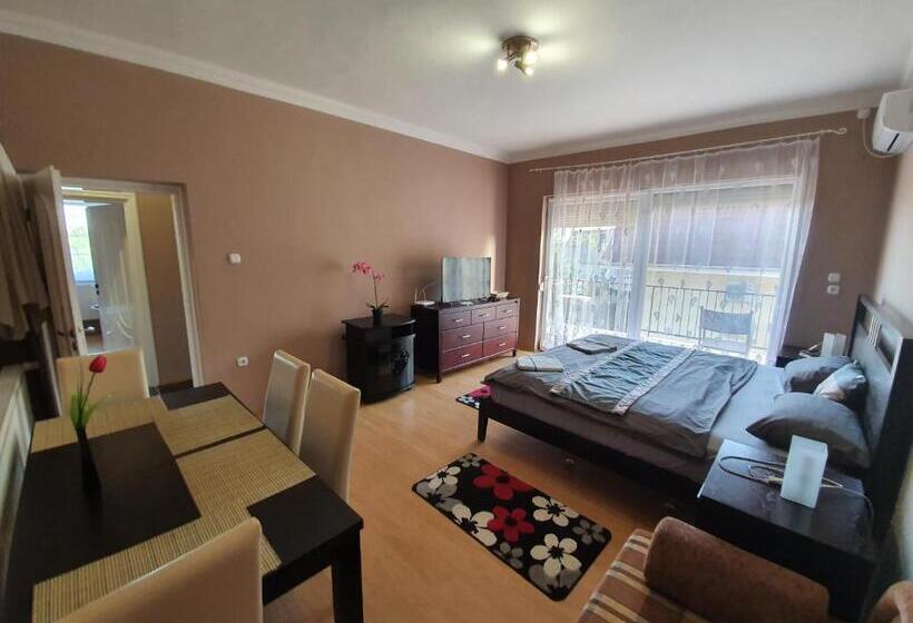 ペンション Party Vendégház