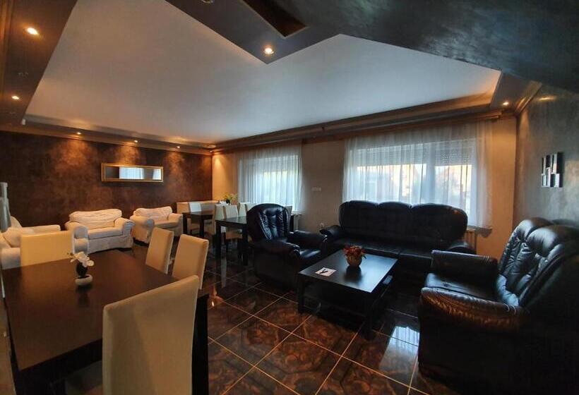 ペンション Party Vendégház