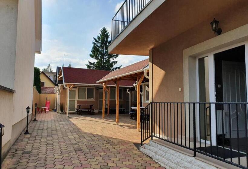 ペンション Party Vendégház