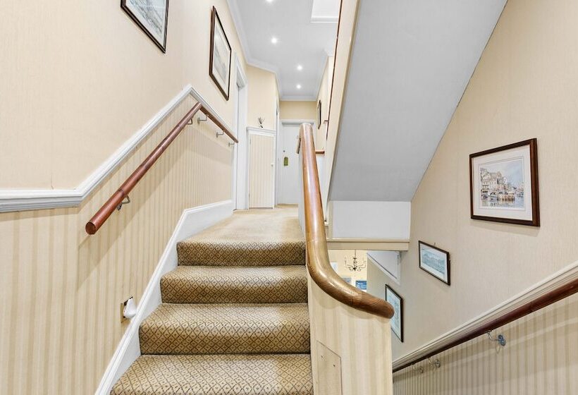 Пансион The Berburry