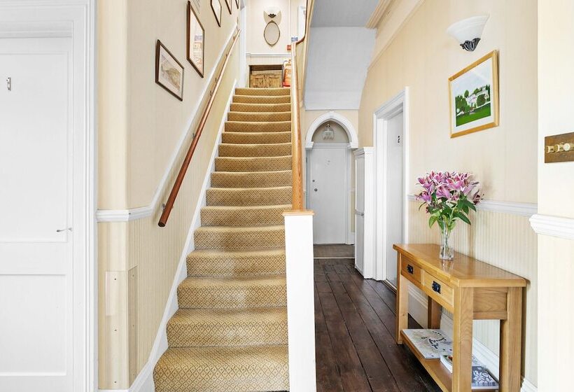 Пансион The Berburry