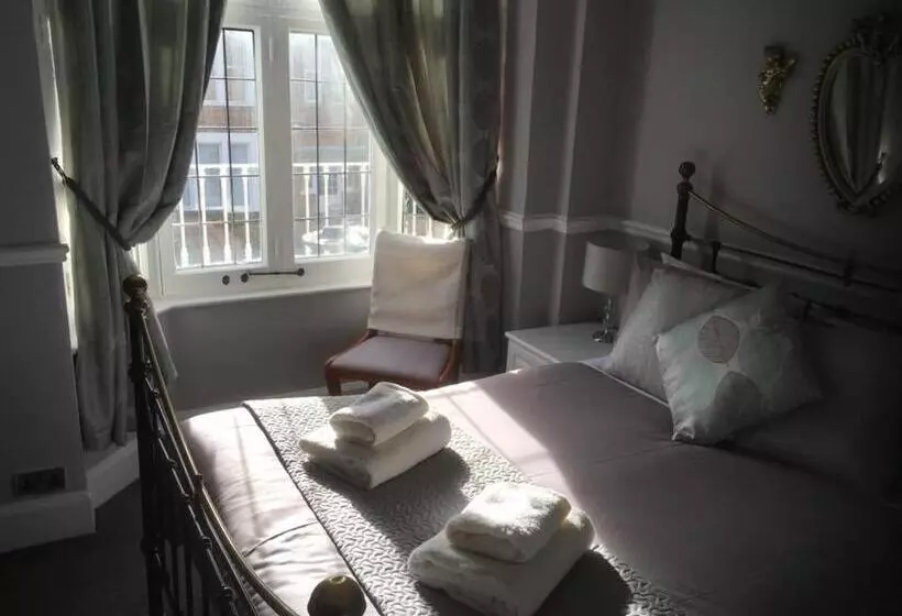 ペンション The Gables