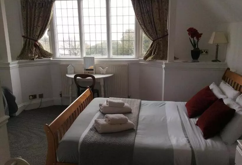 ペンション The Gables