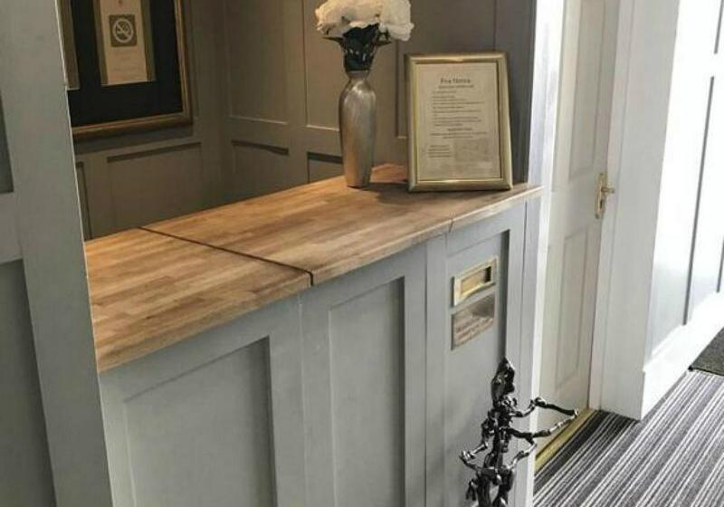 پانسیون The Willows