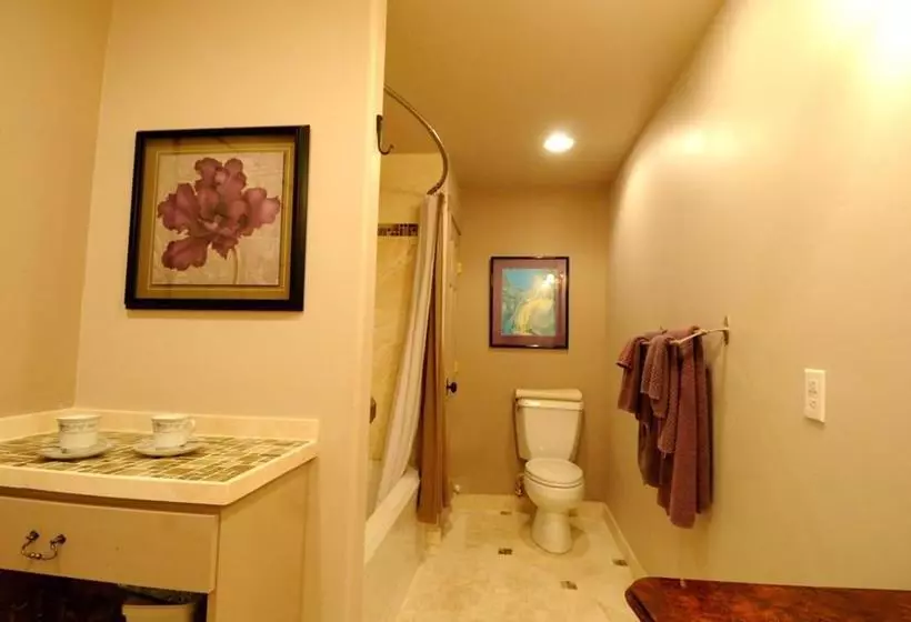 Retkeilymaja Swan River Inn