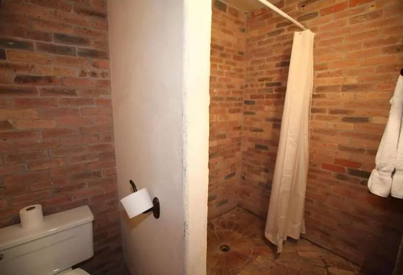 Retkeilymaja Swan River Inn