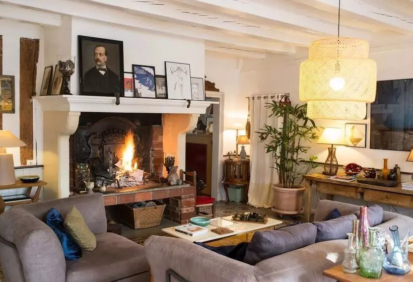 ペンション Maison De Mézos