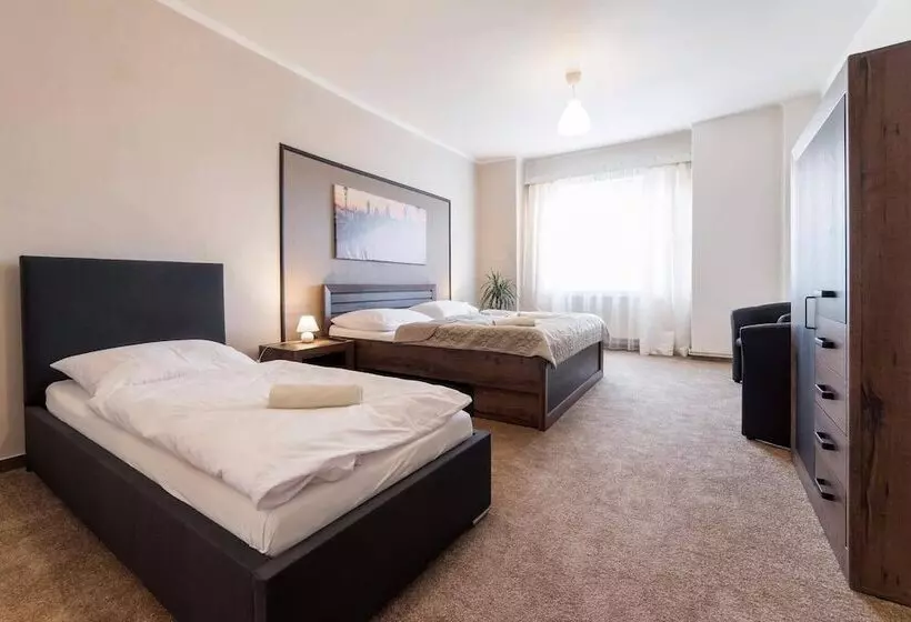 Majatalo Penzion Homer Slany