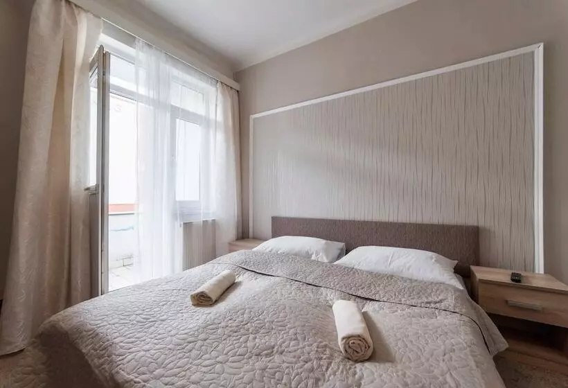 Majatalo Penzion Homer Slany