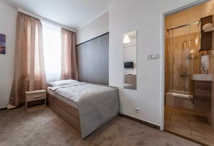 Majatalo Penzion Homer Slany