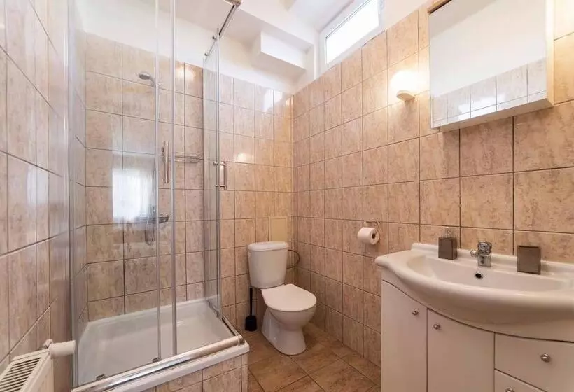 Majatalo Penzion Homer Slany