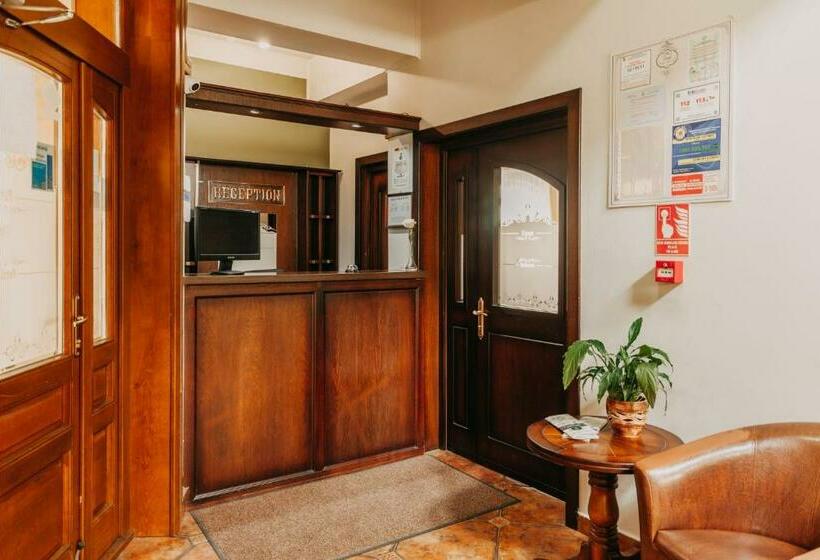 پانسیون Páva City