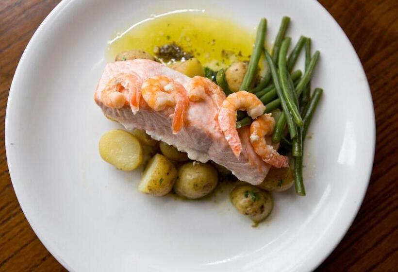 הוסטל The Fleece Inn