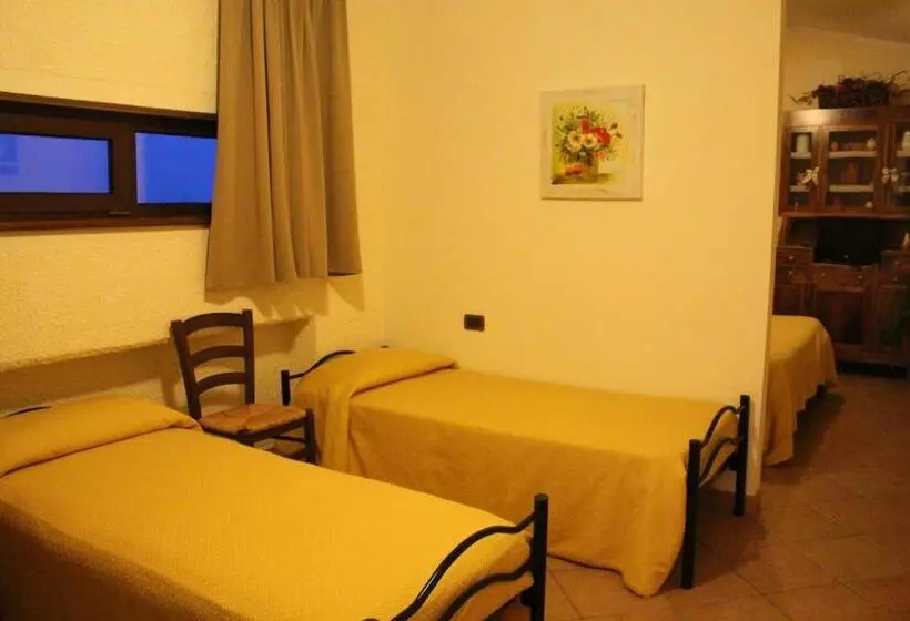 Hotelli Angelucci Agriturismo Con Camere E Agri Camping