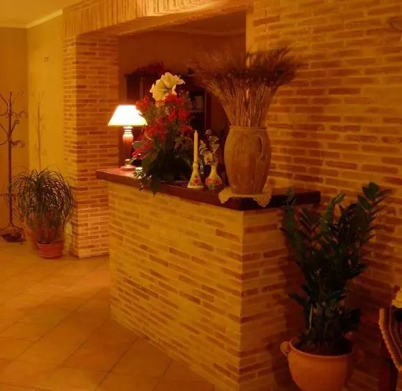 Hotelli Angelucci Agriturismo Con Camere E Agri Camping