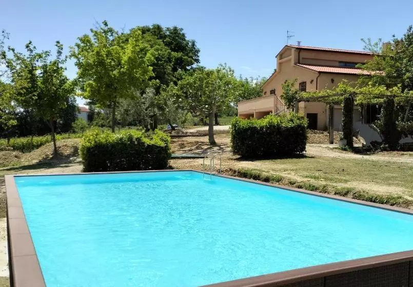 Hotelli Angelucci Agriturismo Con Camere E Agri Camping