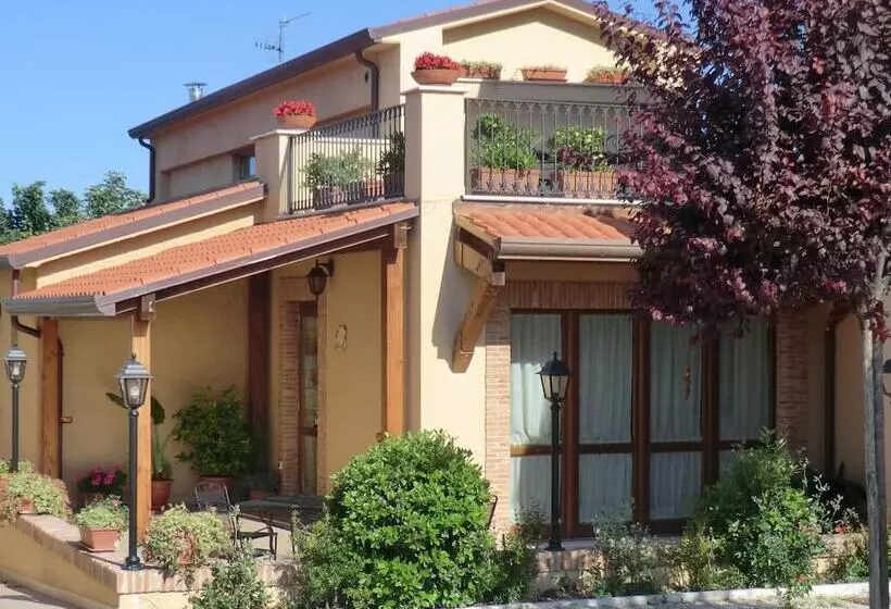 Hotelli Angelucci Agriturismo Con Camere E Agri Camping