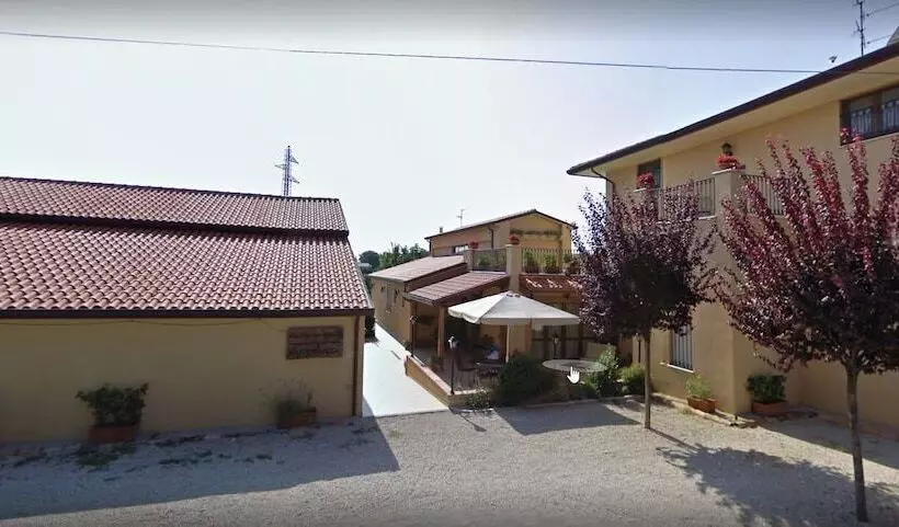 Hotelli Angelucci Agriturismo Con Camere E Agri Camping