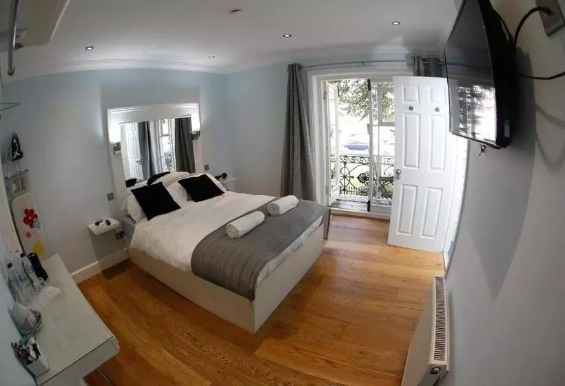 ペンション Churchill Guest House