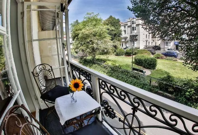 ペンション Churchill Guest House