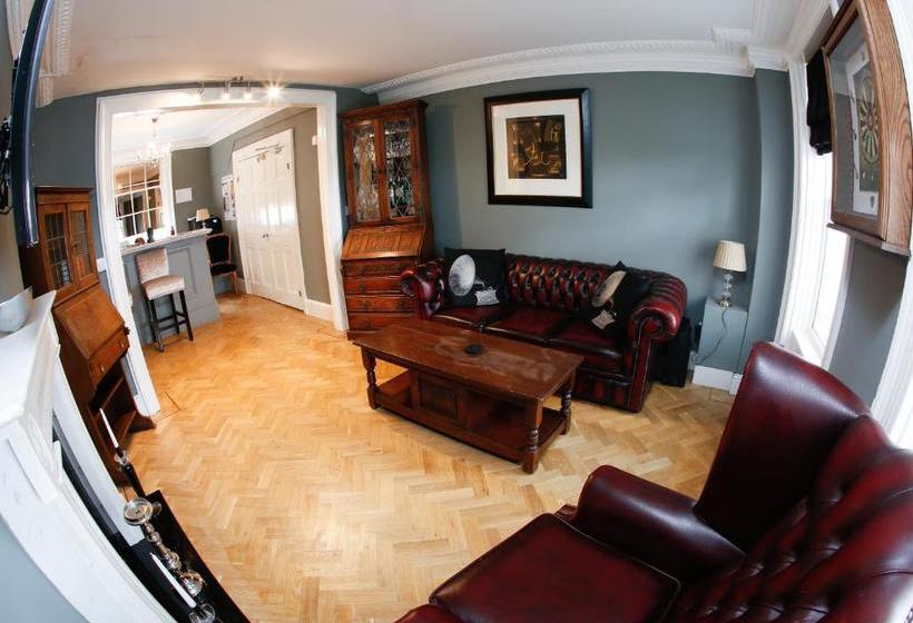 پانسیون Churchill Guest House