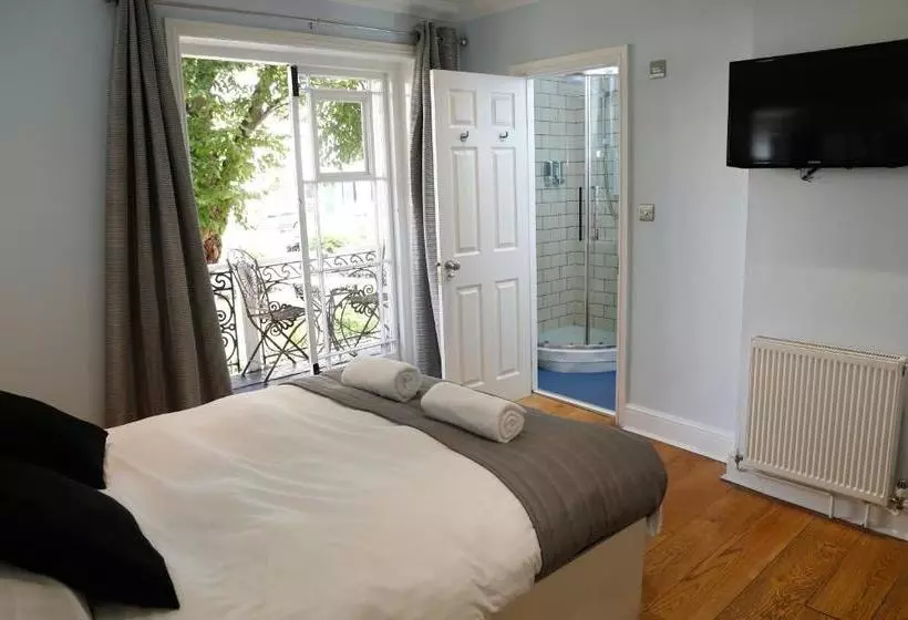 ペンション Churchill Guest House