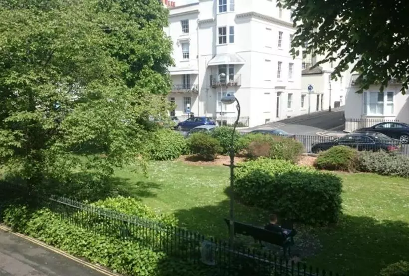 ペンション Churchill Guest House