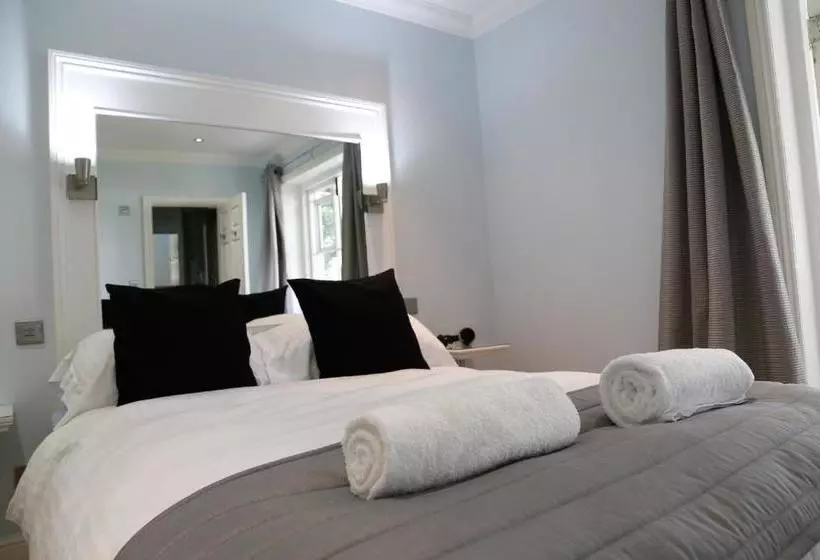 ペンション Churchill Guest House