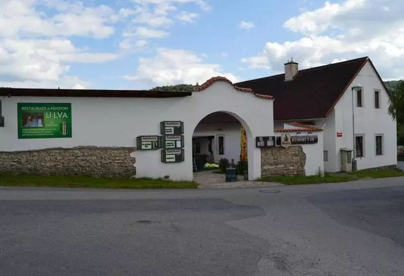 ペンション Restaurace A Penzion U Lva