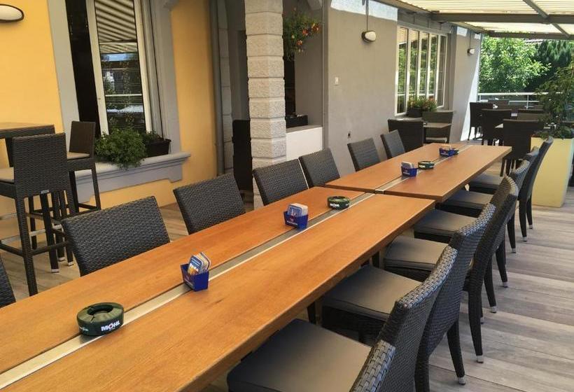 הוסטל Restaurant Jura