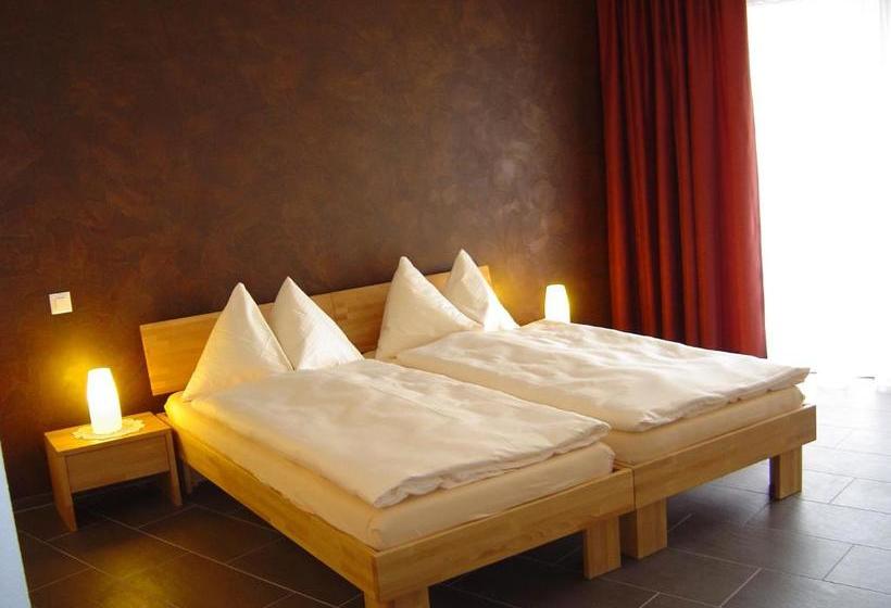 הוסטל Restaurant Jura