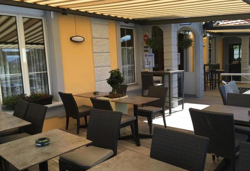 הוסטל Restaurant Jura