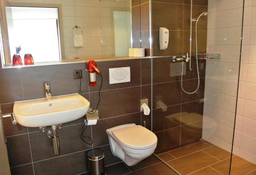 הוסטל Restaurant Jura