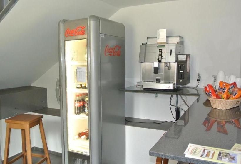 הוסטל Restaurant Jura