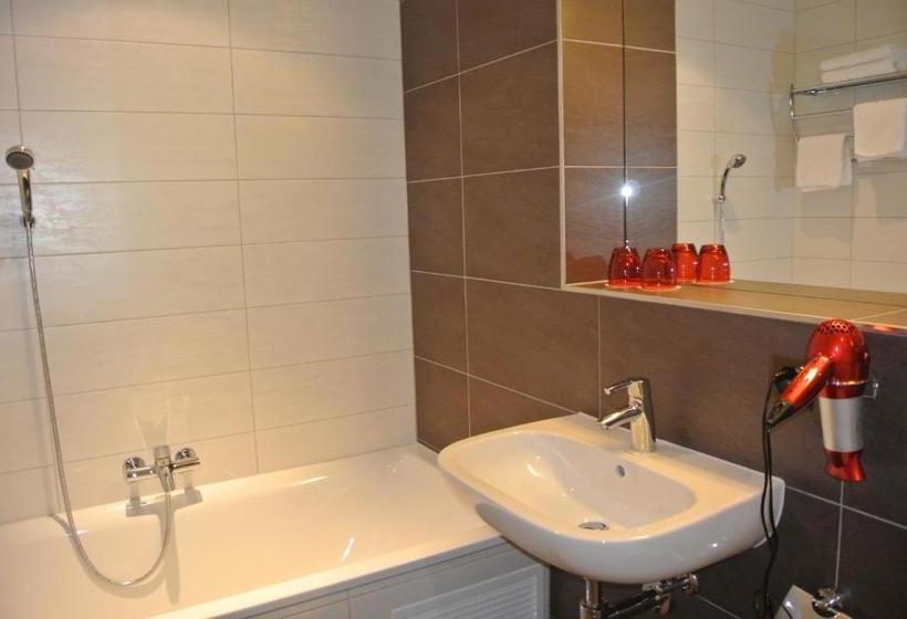 הוסטל Restaurant Jura