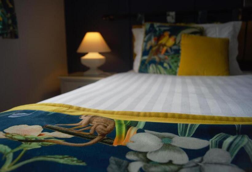 هاستل The Woolly Sheep Inn