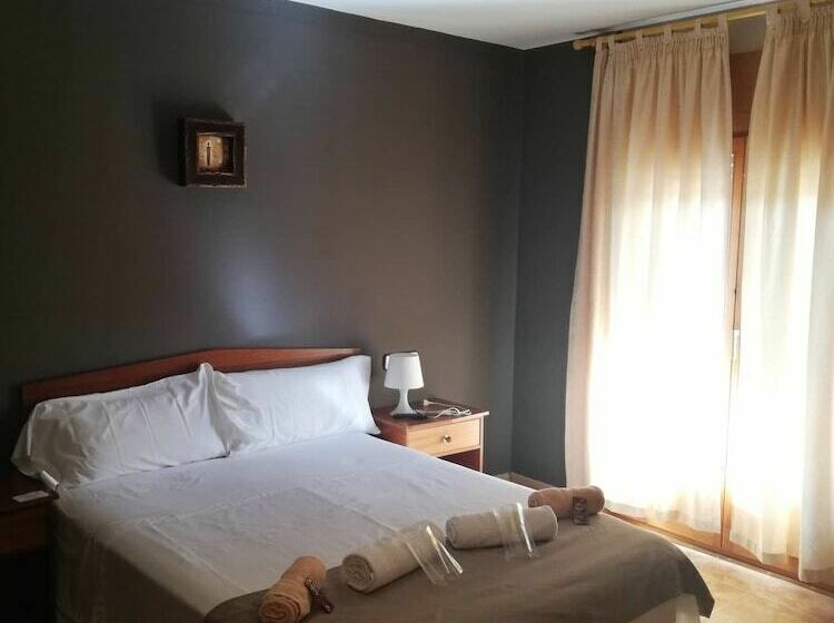 بنسيون Can Baral.la