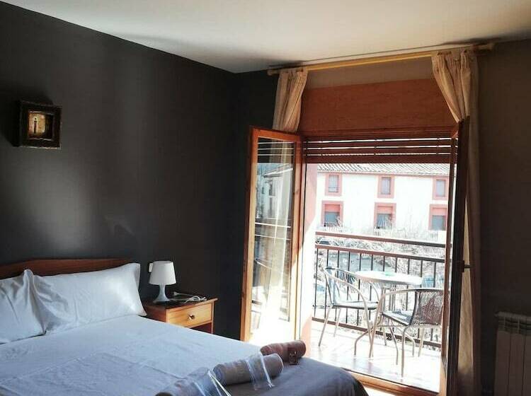 بنسيون Can Baral.la