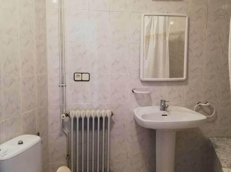 بنسيون Can Baral.la