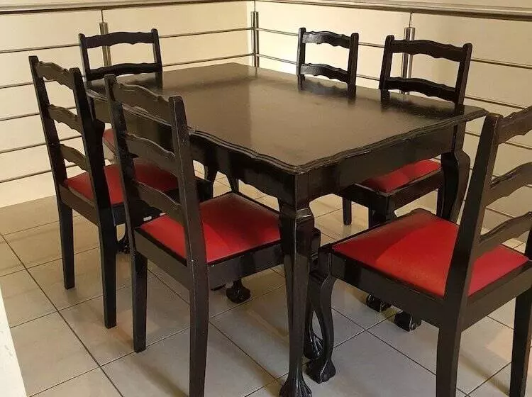 پانسیون Houghton Guest House
