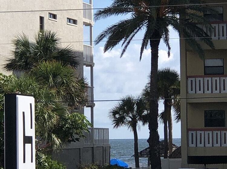 旅馆 Holiday Isles Resort