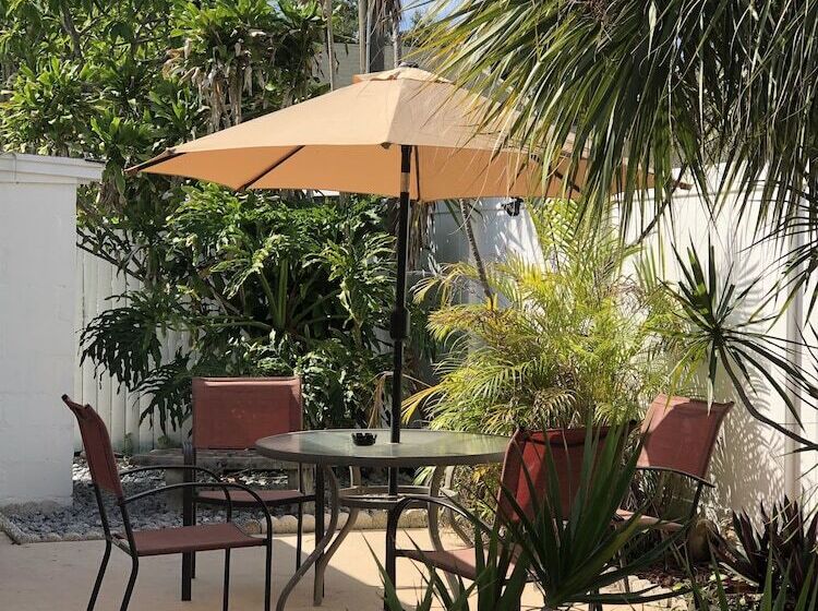 旅馆 Holiday Isles Resort