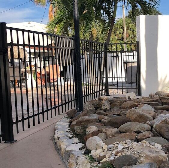 旅馆 Holiday Isles Resort