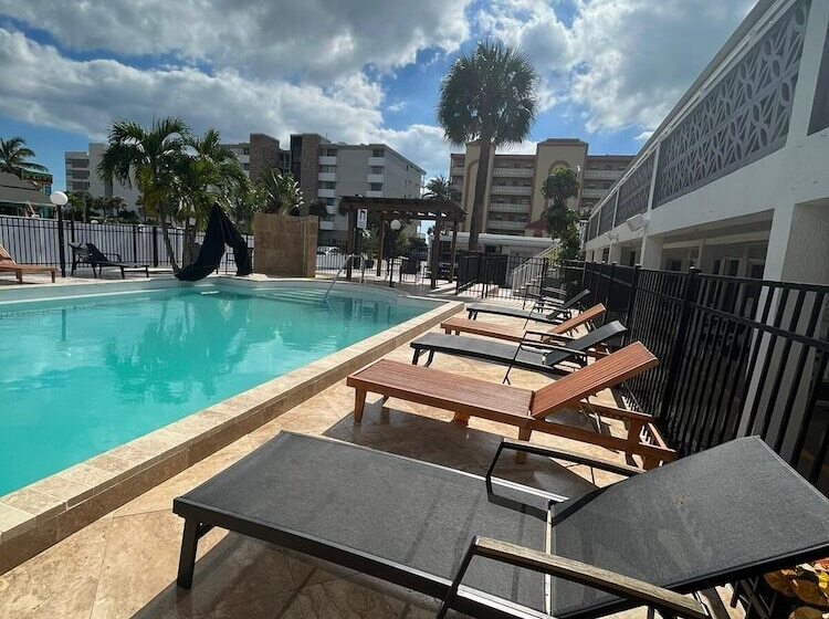 旅馆 Holiday Isles Resort