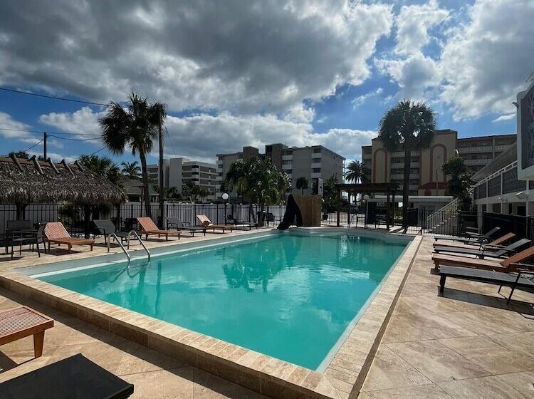 旅馆 Holiday Isles Resort